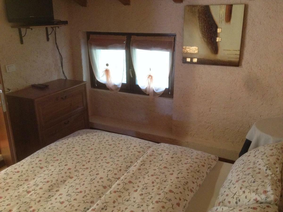 La Tana Del Ghiro Bed & Breakfast Porto Valtravaglia Luaran gambar