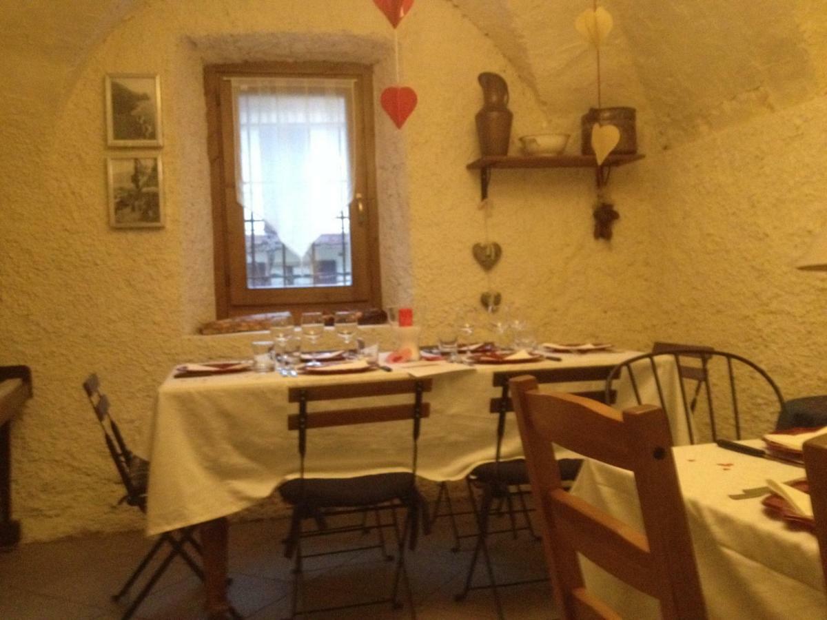 La Tana Del Ghiro Bed & Breakfast Porto Valtravaglia Luaran gambar