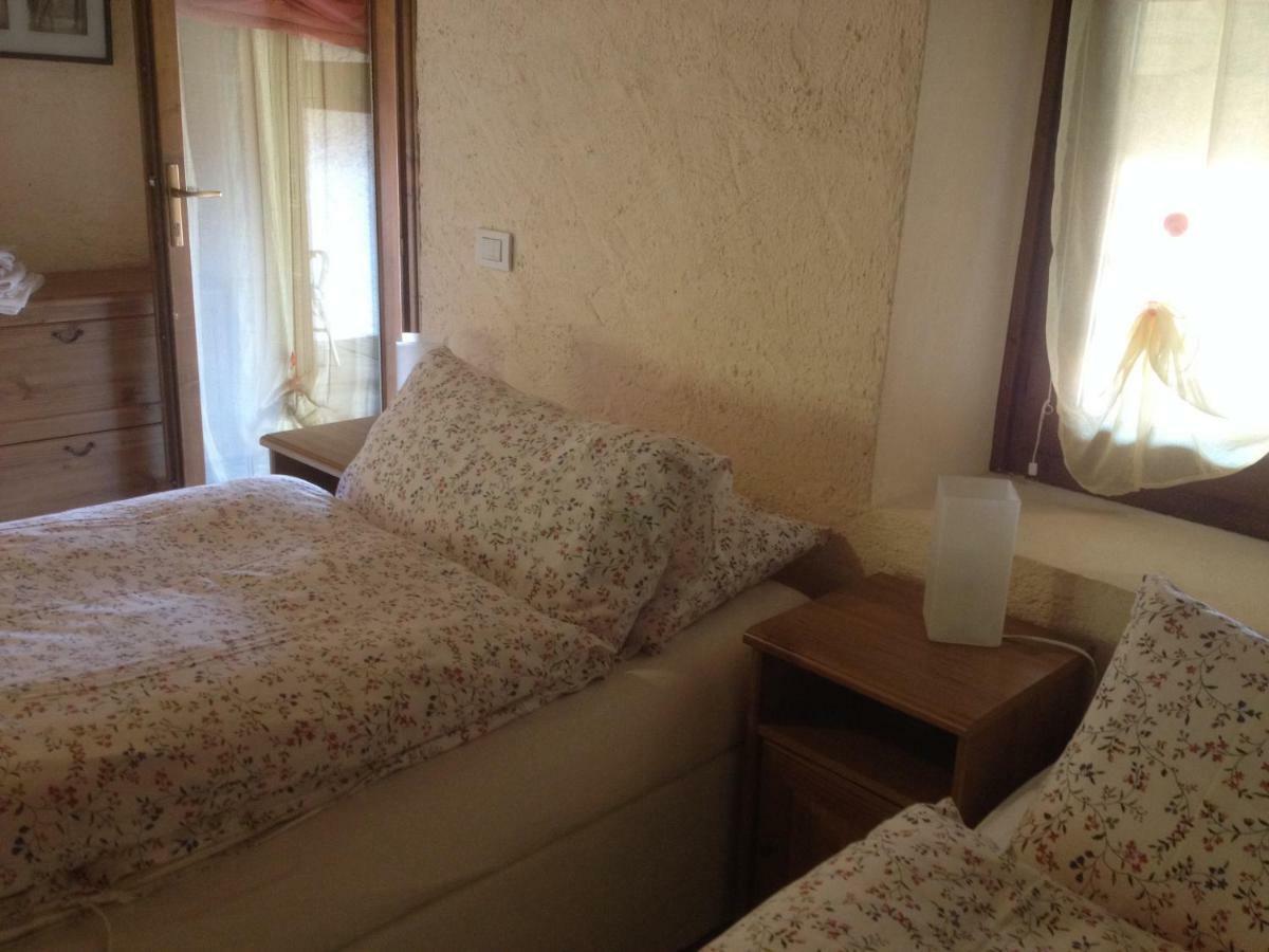 La Tana Del Ghiro Bed & Breakfast Porto Valtravaglia Luaran gambar