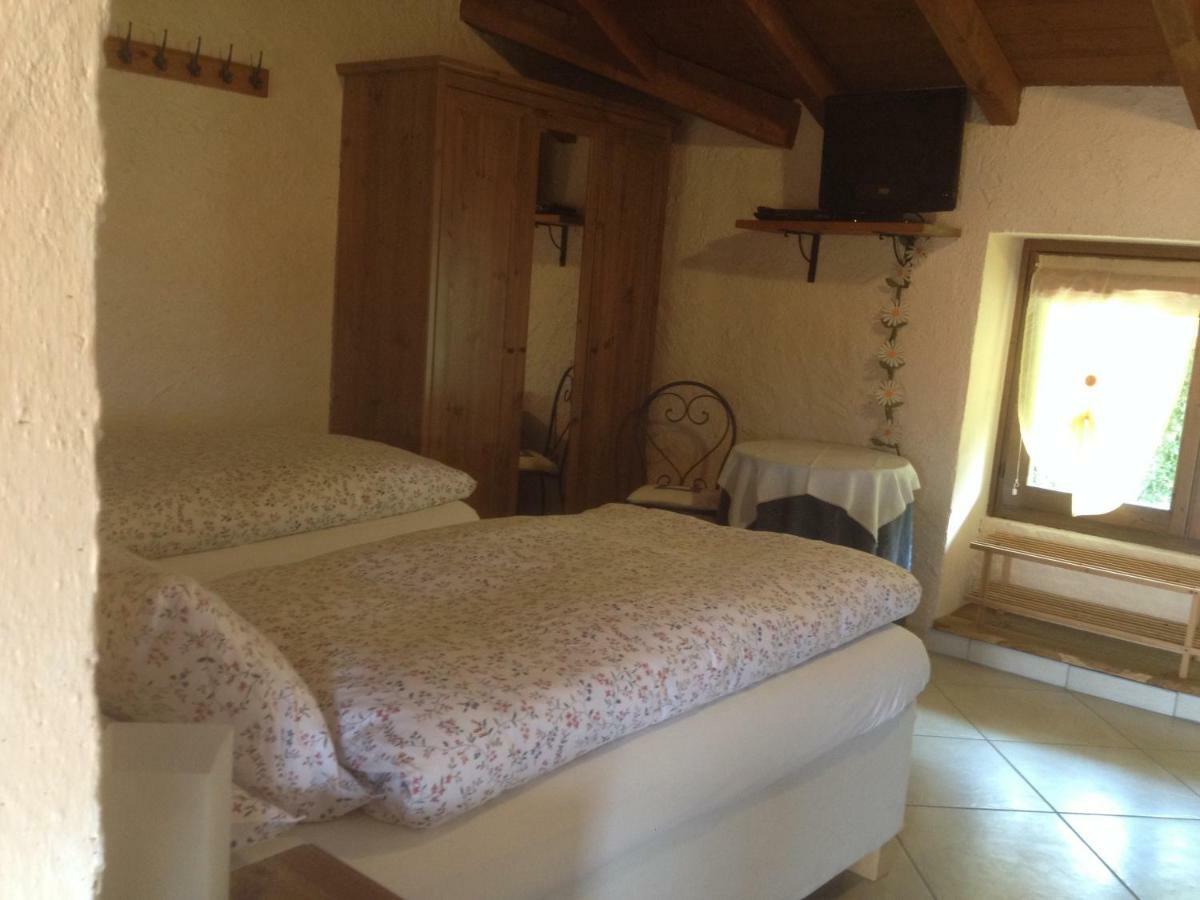 La Tana Del Ghiro Bed & Breakfast Porto Valtravaglia Luaran gambar