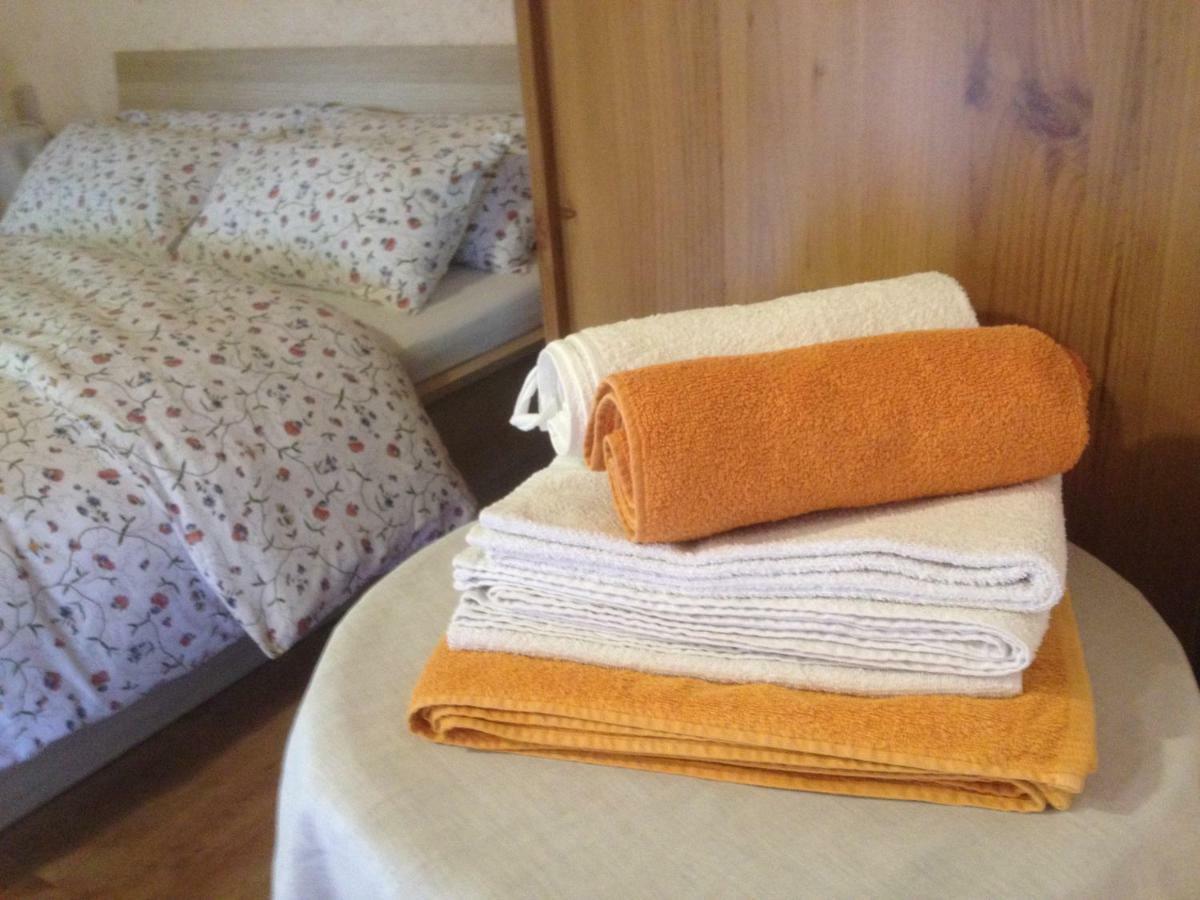 La Tana Del Ghiro Bed & Breakfast Porto Valtravaglia Luaran gambar