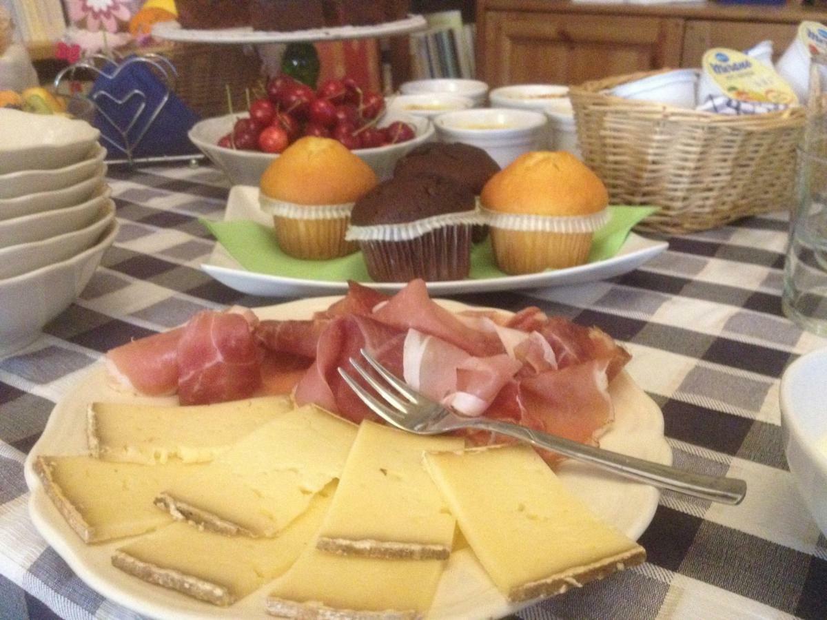La Tana Del Ghiro Bed & Breakfast Porto Valtravaglia Luaran gambar