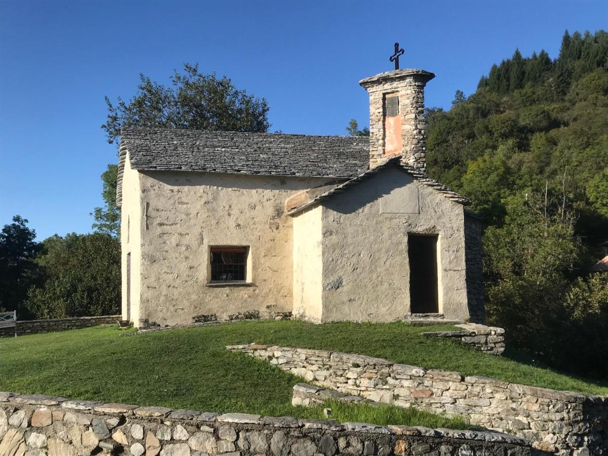 La Tana Del Ghiro Bed & Breakfast Porto Valtravaglia Luaran gambar